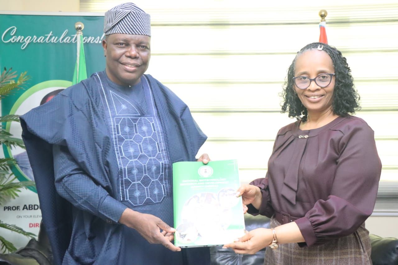 Exchange of an NBRDA publication during the visit