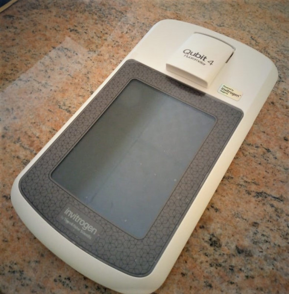 Invitrogen Qubit 4 Fluorometer